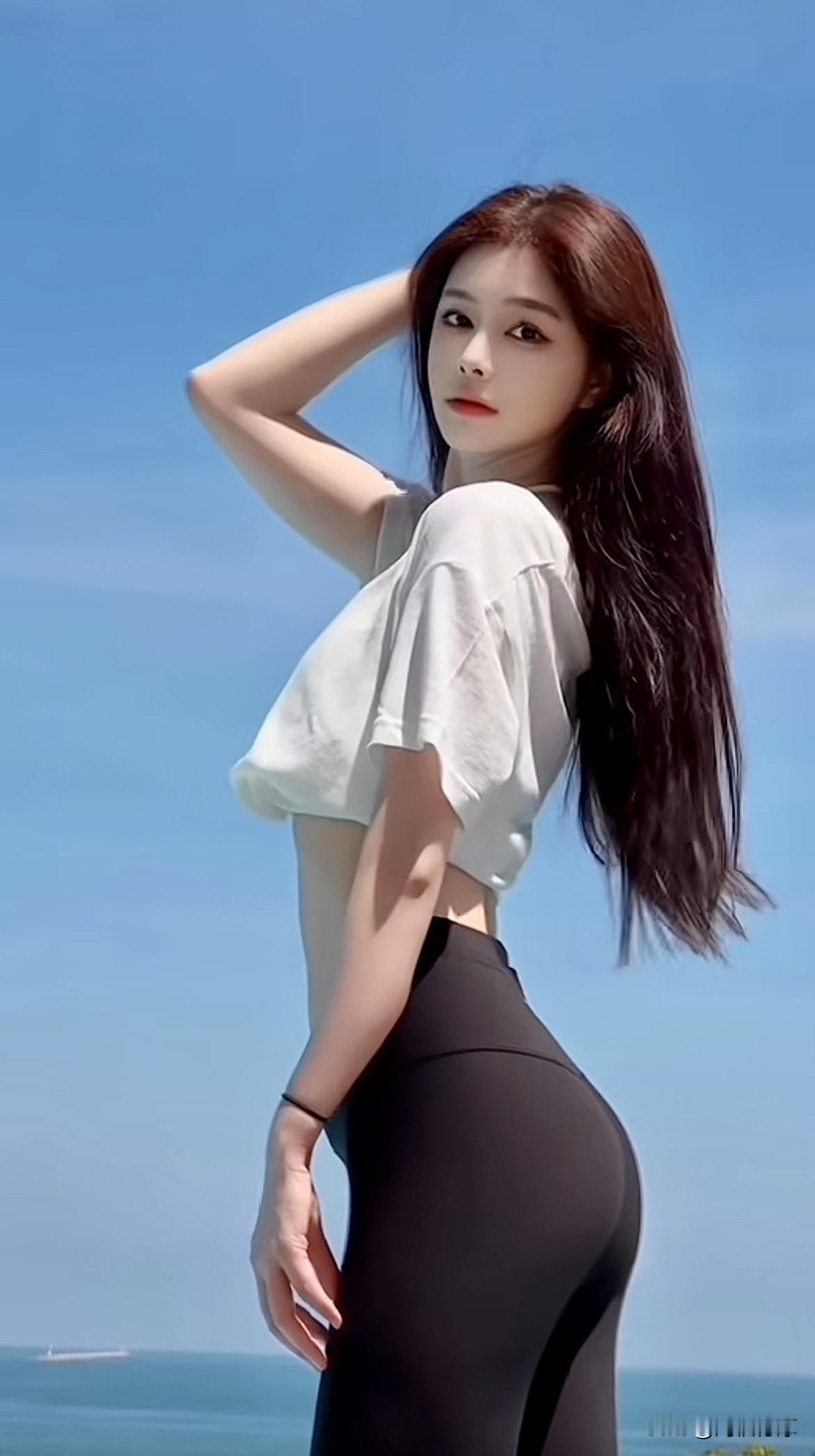 海边少女，清新自然，阳光明媚，美不胜收！🌊💃🌞海边元气少女