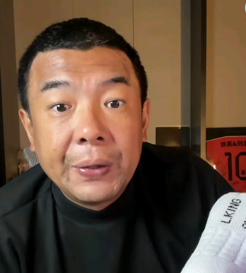 前国脚徐亮语出惊人。他表示，明年世界杯德国队肯定没戏。他在直播时也给出了自己的