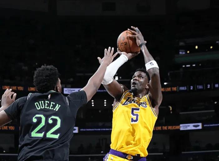 艾顿：比赛中我知道詹姆斯在哪里，我会把球传给他。这些场看下来，艾顿其实更适配詹姆