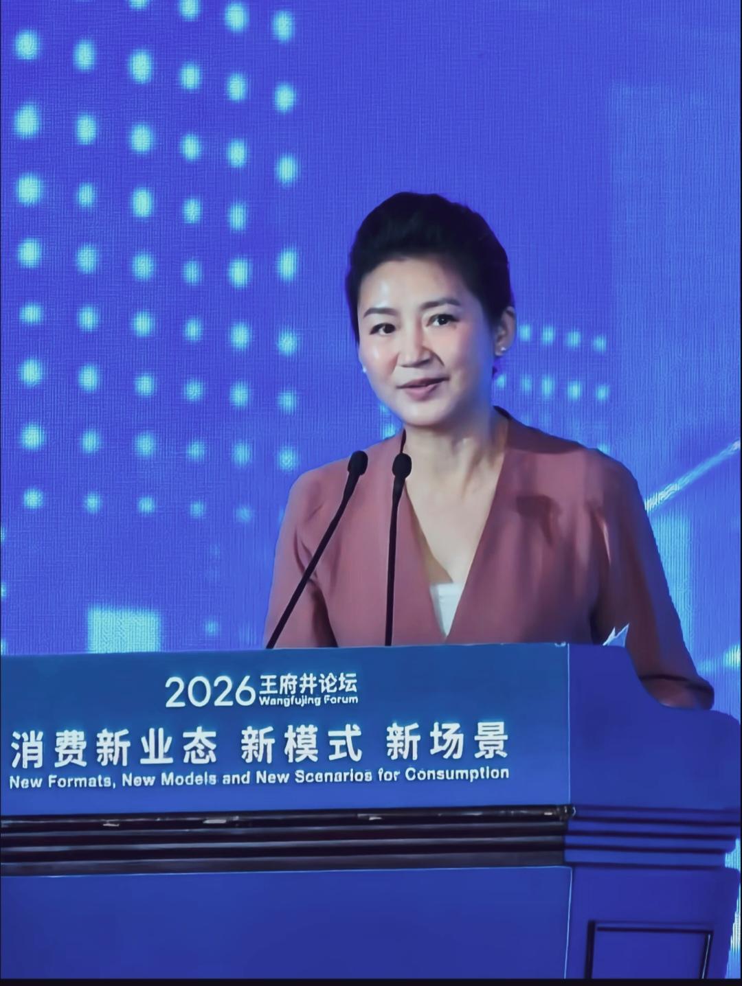 多年没露面的王小丫重新走上舞台，风采依旧。