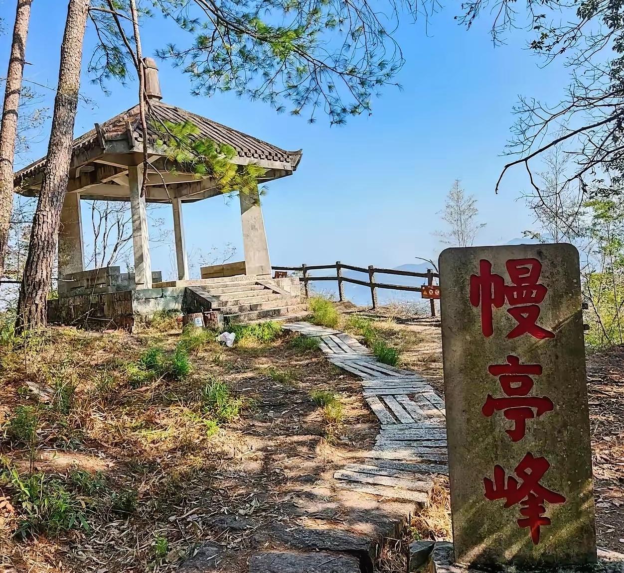 一位火葬场工作人员说：“人死后，一是要火化，二是火化后，不要领骨灰，让火葬厂处理