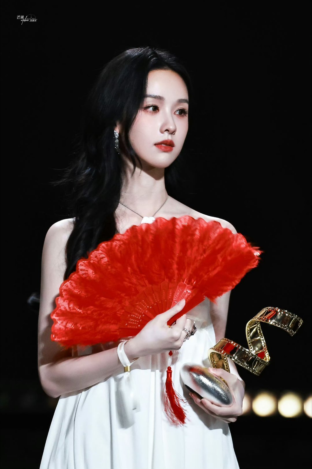究竟什么样的女主ymls才会满意呢？陈都灵漂亮有流量路人缘也好，为什么要替杨洋拒