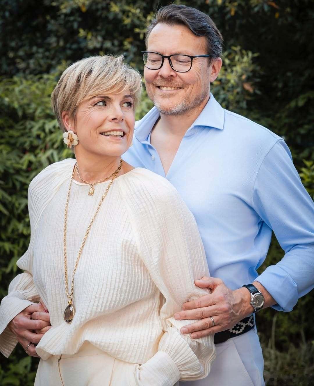 荷兰王室🇳🇱为了庆祝劳伦蒂安王妃60岁生日，康斯坦丁王子、劳伦蒂安王妃、埃