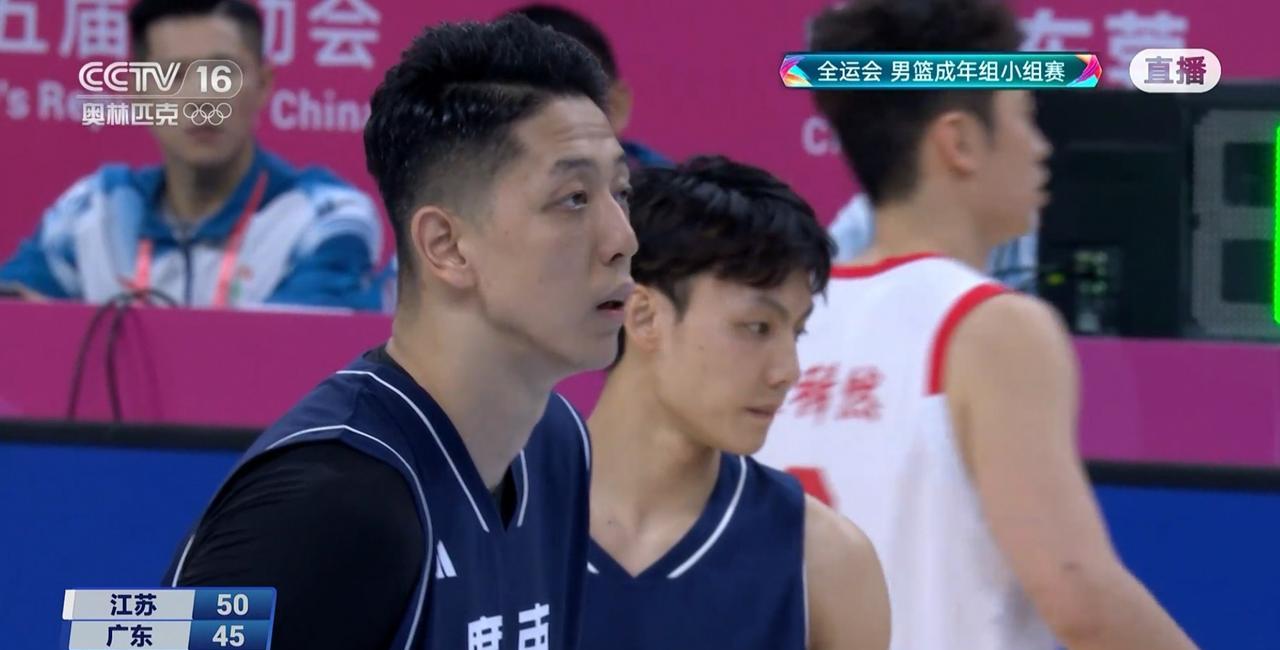 广东全运男篮中锋沈梓捷真是篮下巨无霸！在今天广东全运男篮以96：73大胜江苏全运