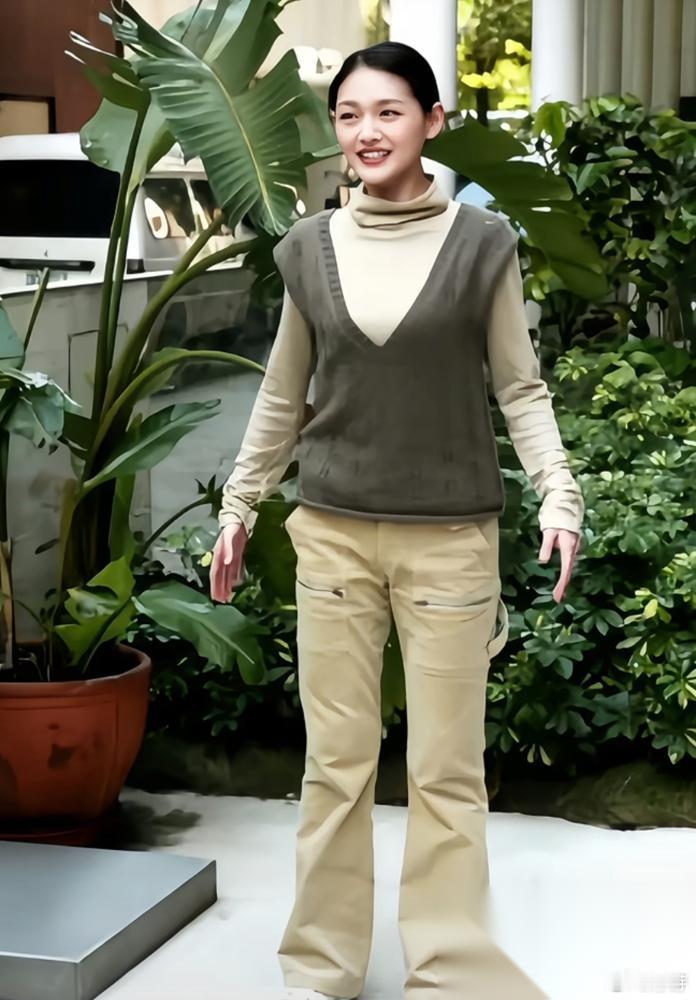 当年大S拿下杉菜这个角色，纯靠当面硬怼制片人抢来的。2001年筹拍《流星花园