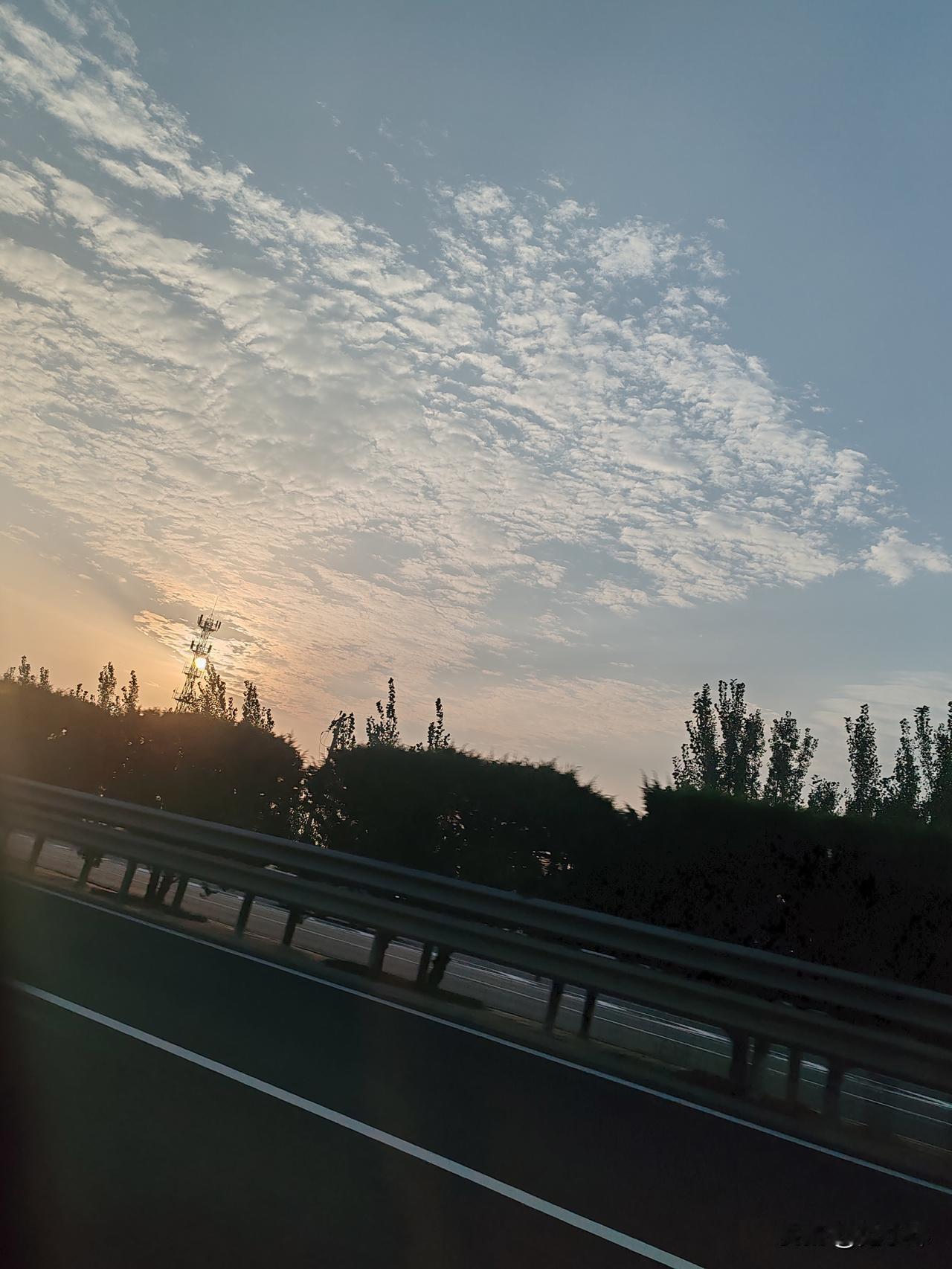 网友：凌晨01：30从天津出发，原来7个半的车程，目前来开了6个小时，还有3