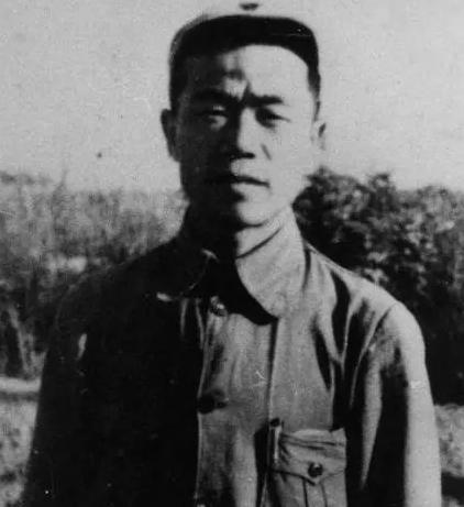 1965年，聂凤智将军在疗养院调养身体，留意到那个年轻的女护士不爱说话，整天板着
