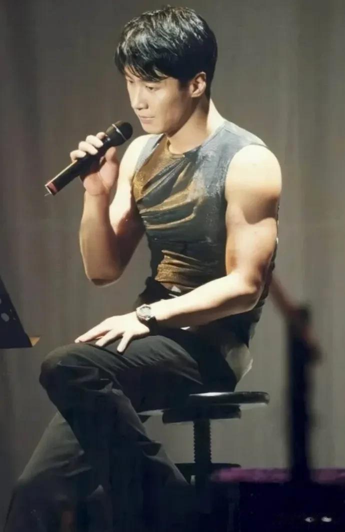 男星的身高有180cm真的不矮了，来看黎明180的骨架。现在好像180是男明