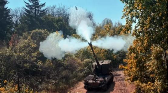 在红军城将沦陷，乌克兰给钱就全国动员的背景下，北约呼吁俄罗斯坐到谈判桌前，西方已