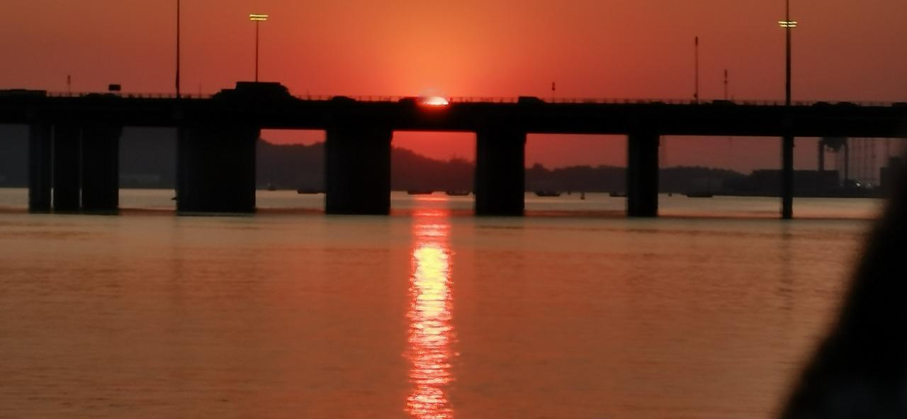 炒股是这样不让利润回撤的。股票挣钱了很高兴，但是只要没有装口袋里都是浮云。股