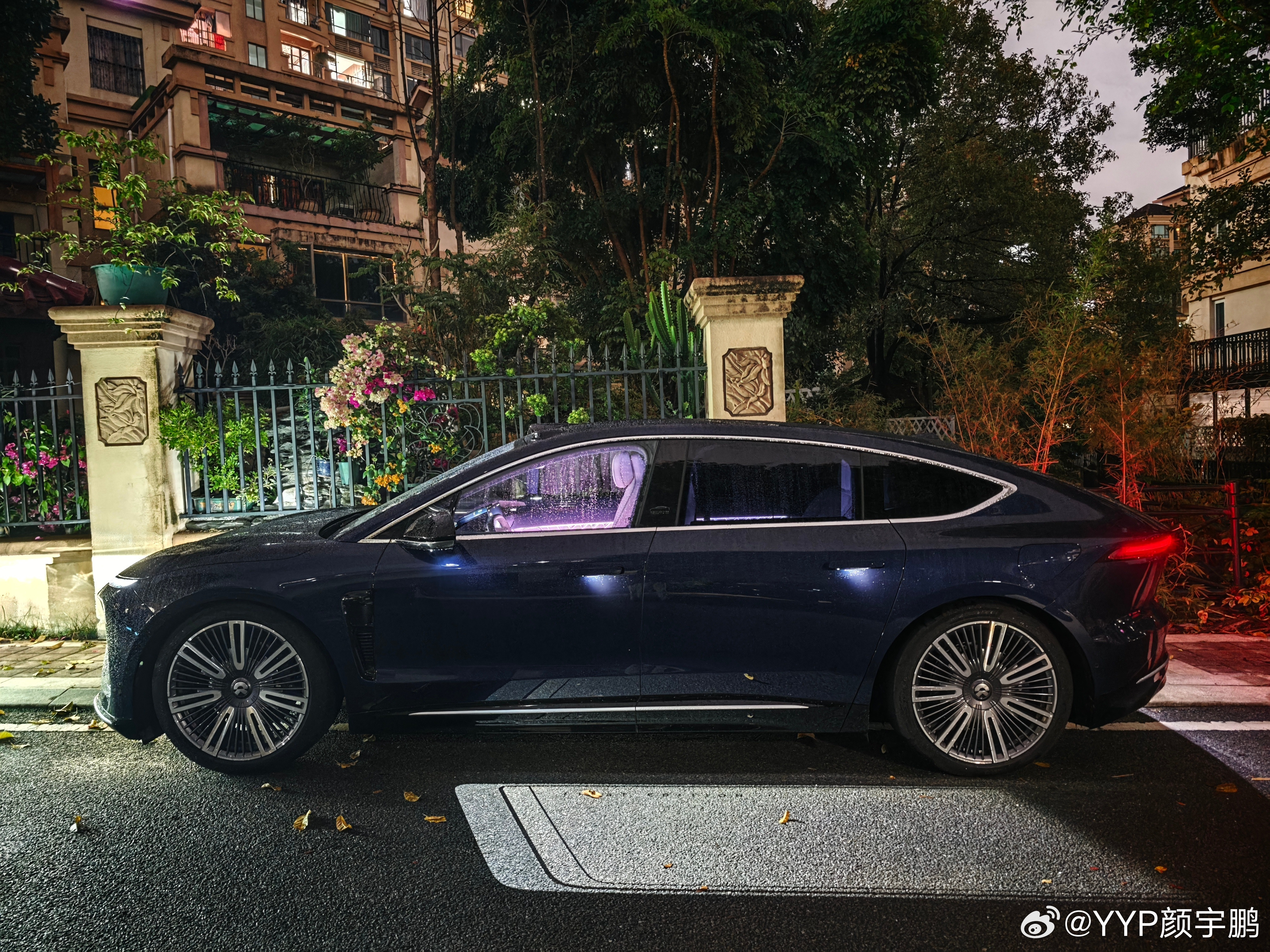 大相径庭的车身比例，折射了两个年代，截然不同的技术和理念大家更喜欢哪一种？