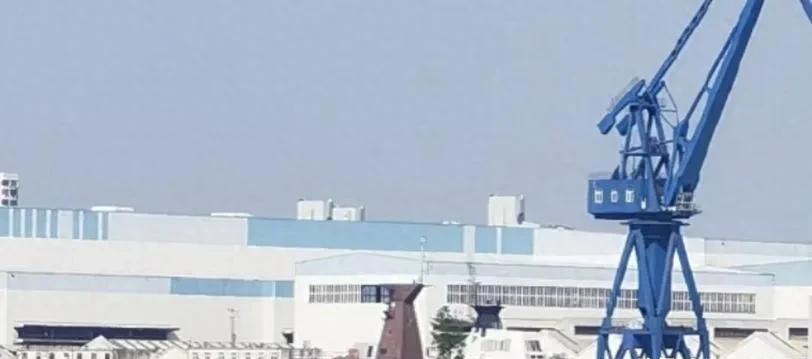 054A让出船坞，075两栖攻击舰为什么还要再建？最近，一艘保持底漆状态的05