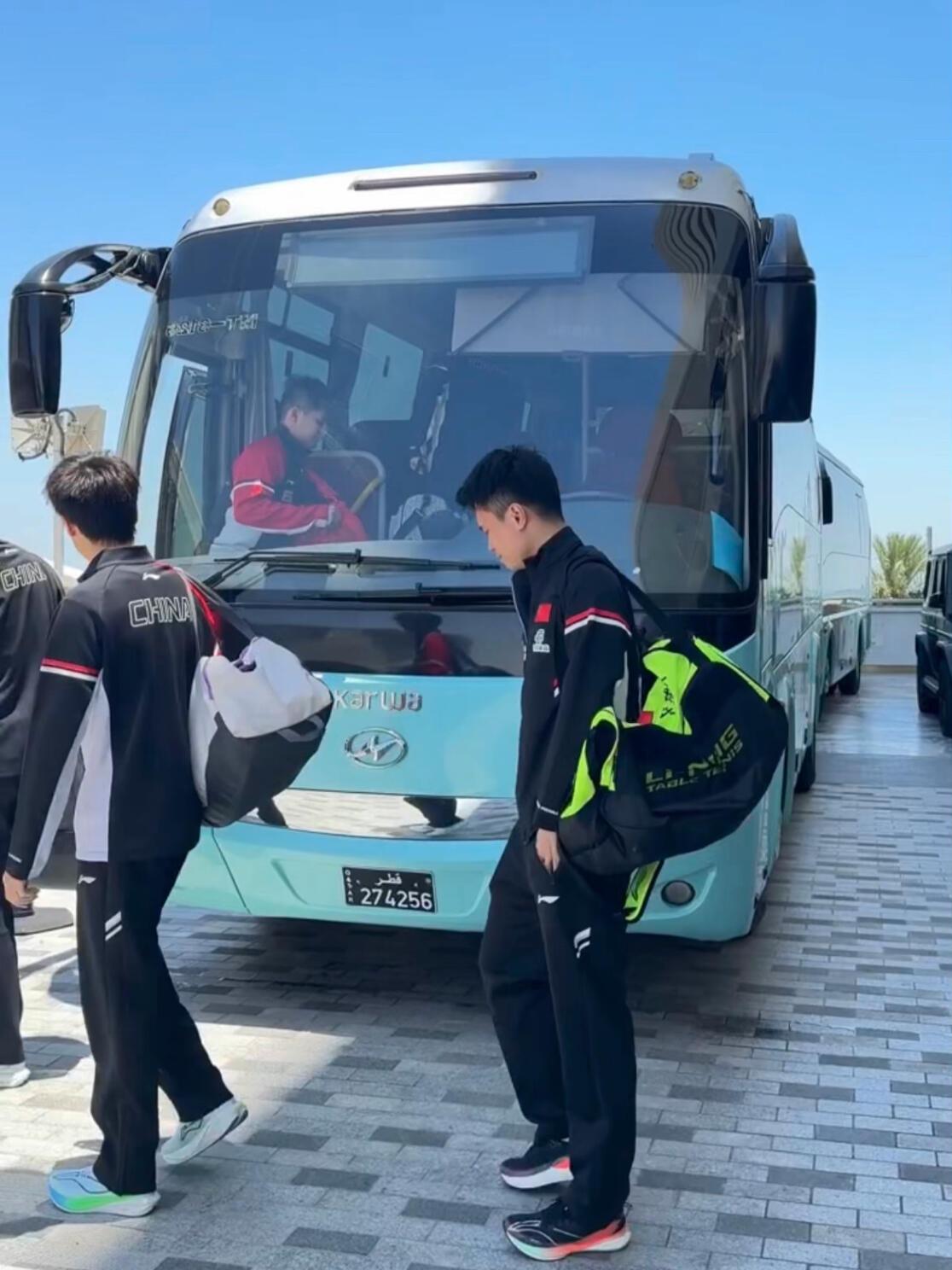 美团小哥下线了，国乒队的运动员的队服换了，但是多多少少好像顺丰大哥上线！是为了