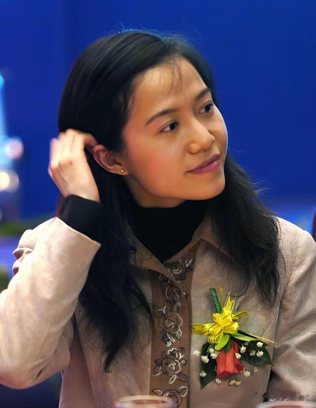 现在才发现翁帆真的是个狠人！不是因为她嫁了大她54岁的杨先生，而是虽被推向风