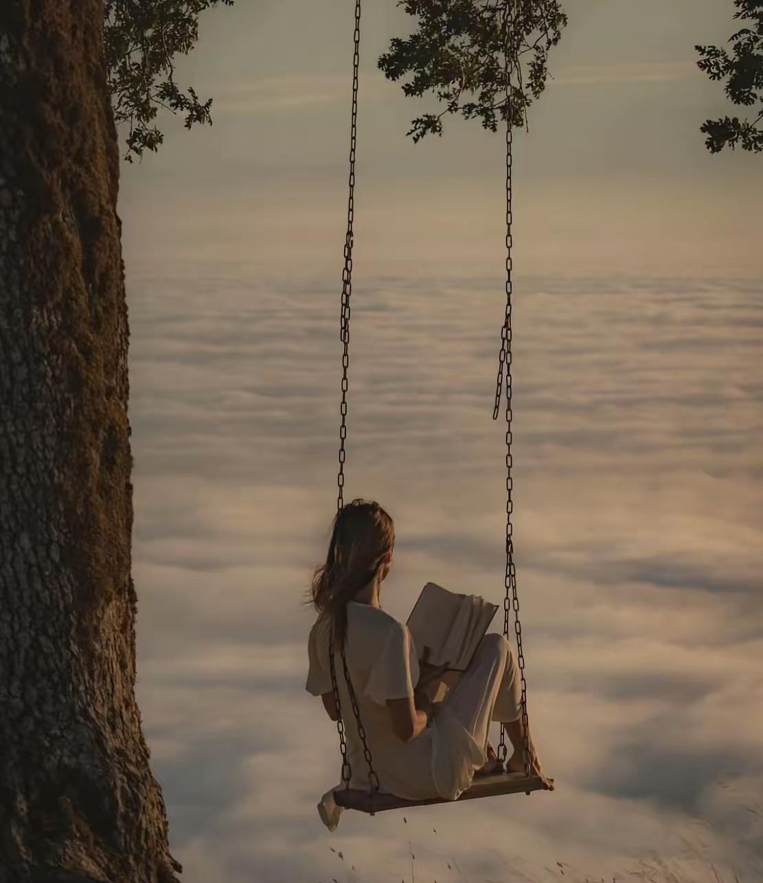 真诚的建议大家：“看书，大量地看书，尽快。不要看普通文学，看政治、历史、人