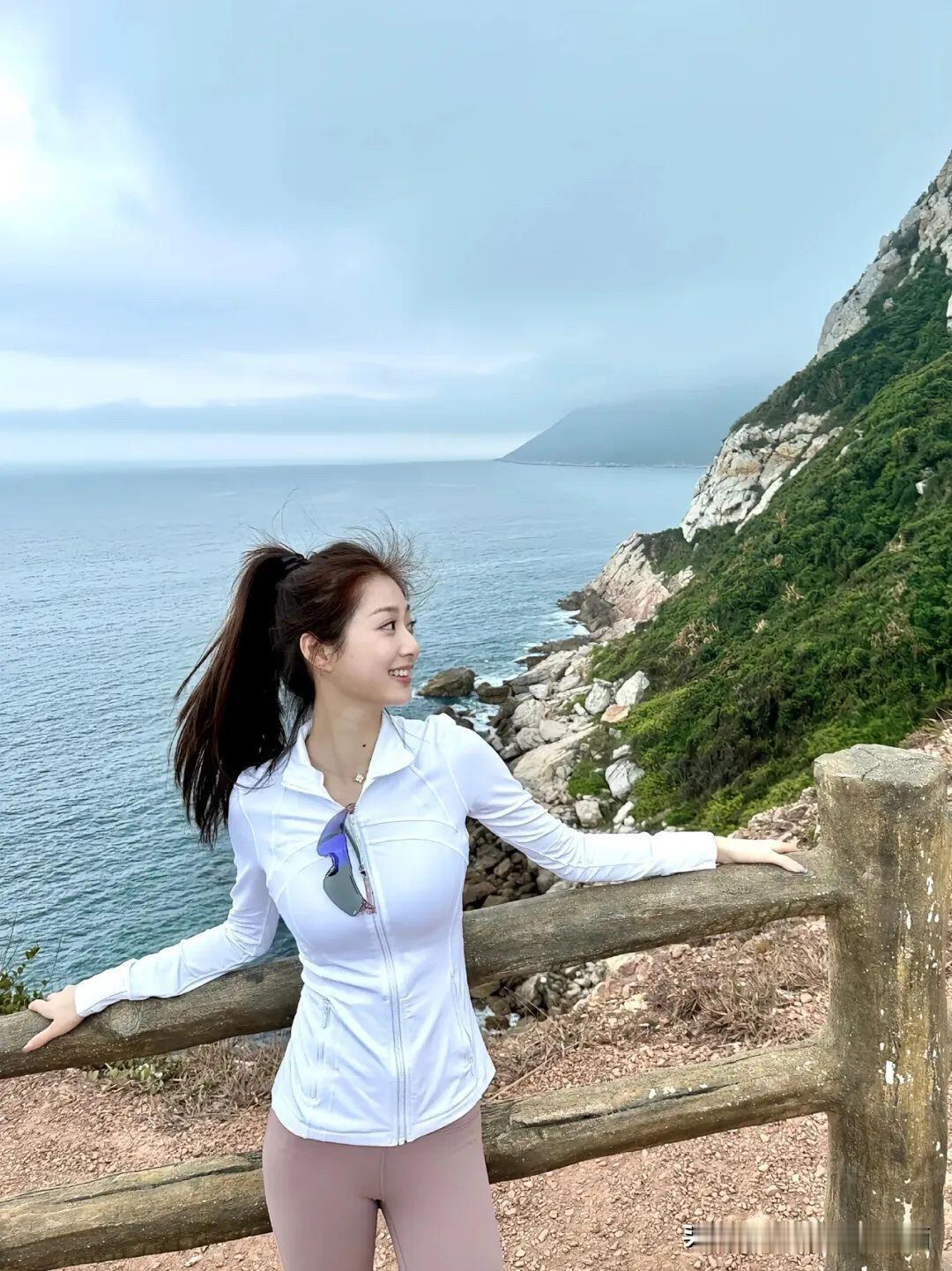 浙江果然是出美女，这位曾经中国传媒大学的校花是那么漂亮，小脸蛋精致，美的清新脱俗