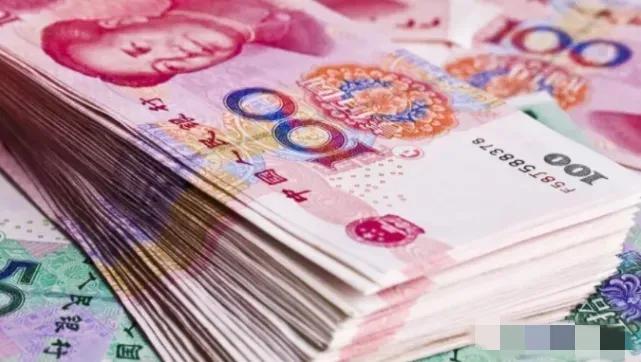 家里没留现金的人请注意了，建议准备几万元现金，主要有这几个原因！手机“嘀”一