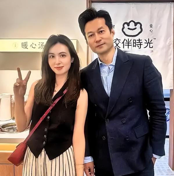 我今天才活明白一件事。那个在电视里演了一辈子霸道总裁的男人，谭凯，把北京的房子卖