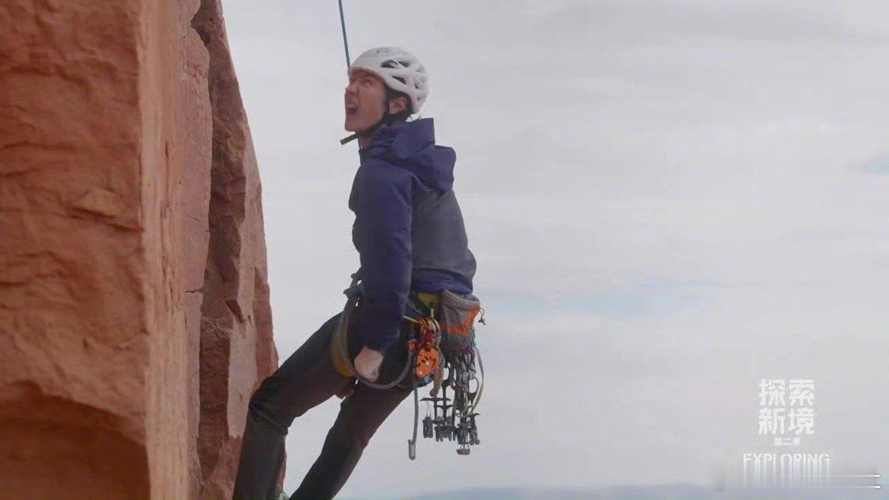 哈哈哈哈哈哈哈，好可爱的王一博哥哥，屁股抽筋儿了，要不要这么可爱啊！｜王一博