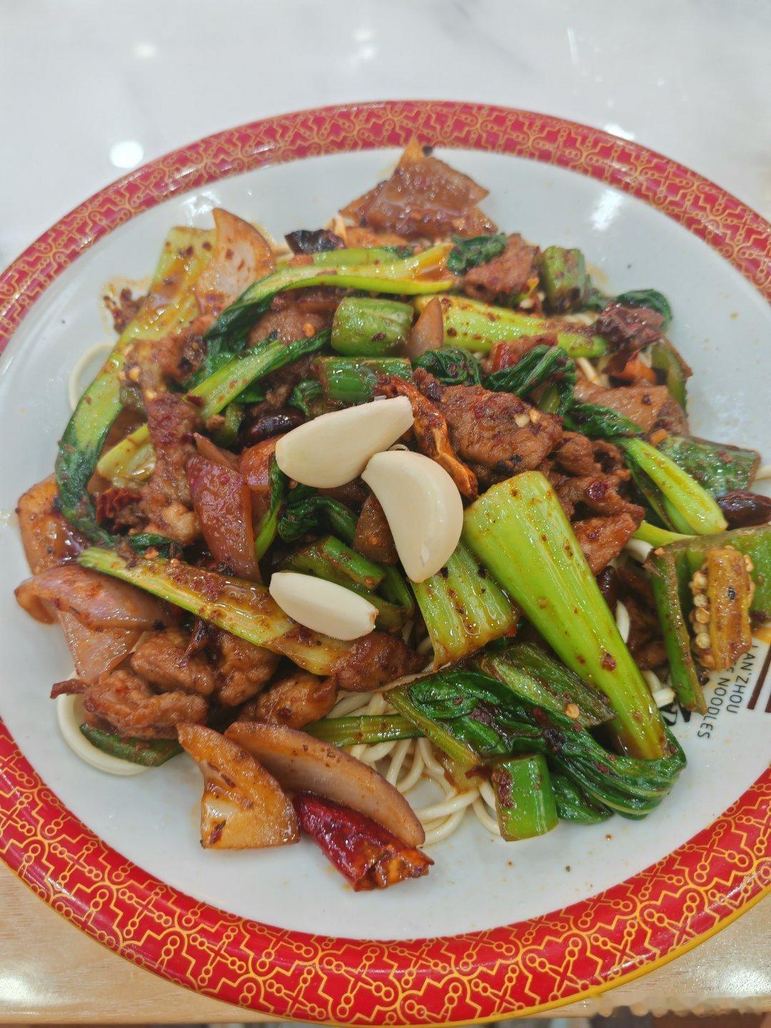 中午吃面，作为北方人，有面不吃米饭，有饼不是面条。