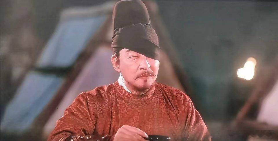 大家发现没有赵匡胤他爹赵弘殷怎么成了“独眼龙”？在新近更新的《太平年》剧情中，赵