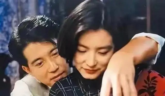 分开31年后，79岁秦汉现状曝光，白发苍苍，家里还留着林青霞照片！​​​