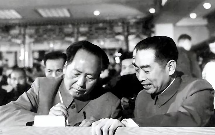 1958年，毛主席下令炮击金门，结果不慎炸死了两名美国顾问。美国得知此事后，立即