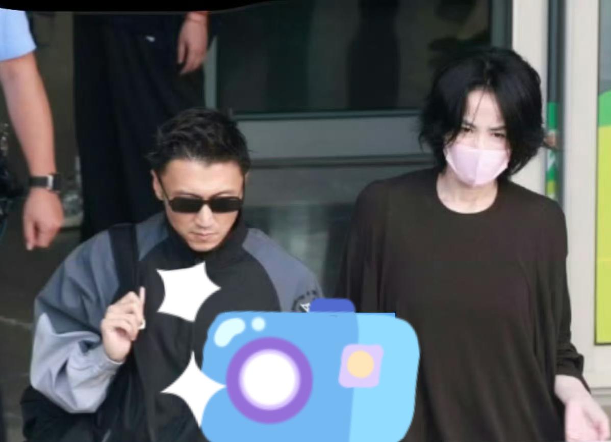 谢霆锋西安演唱会在即，王菲随其一同前往被偶遇。这感情稳定得让人惊喜，又让人羡慕