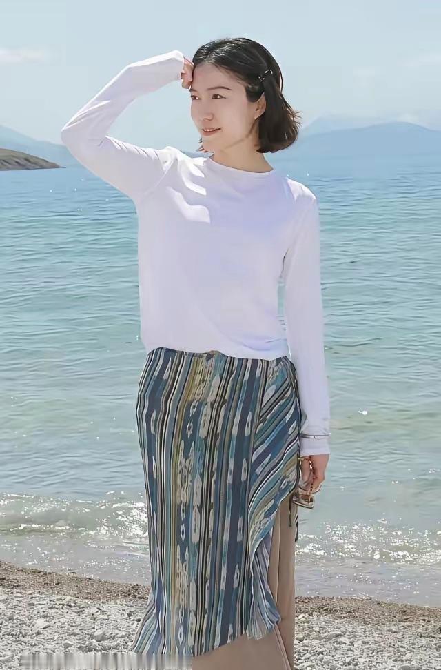 分享女神的美今年7月，50周岁的翁帆，像是年逾半百的女人吗？状态太好了呀！