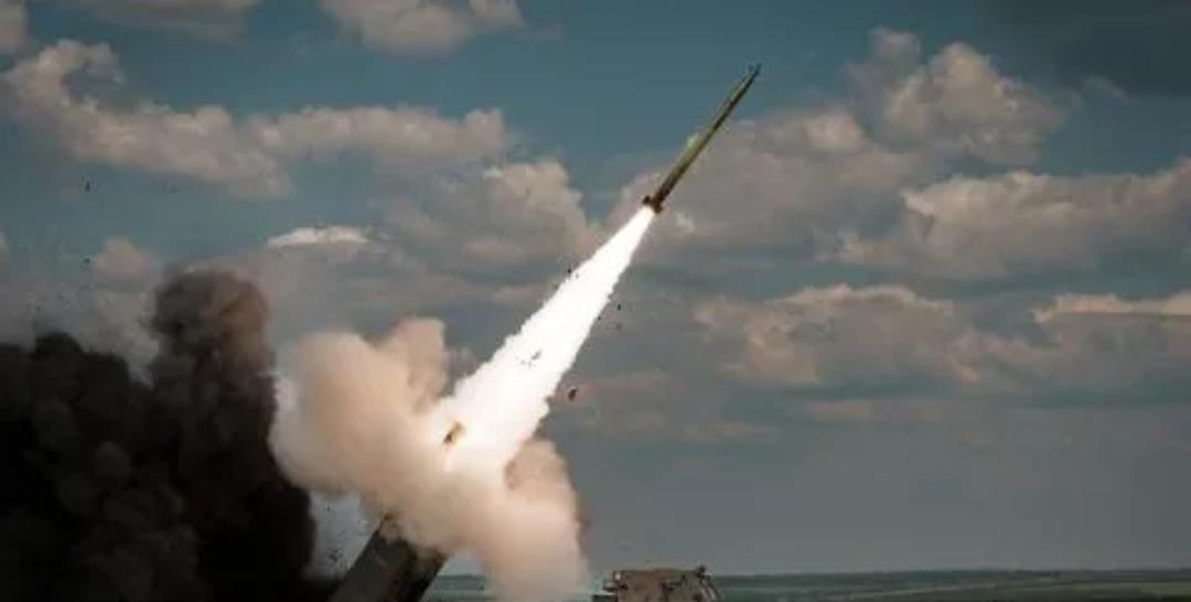 俄罗斯向战场投入俄版海马斯远程火箭炮俄罗斯官媒正在大力宣传“萨尔玛”新型多管火