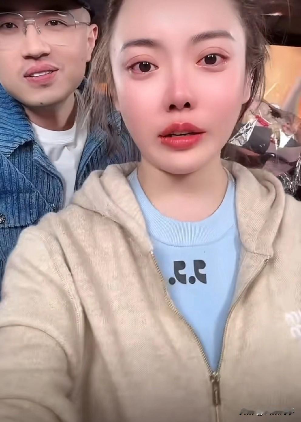 蛋蛋“忍辱负重”直播间落泪，伽柏力挺结果比表面忠诚更重要！