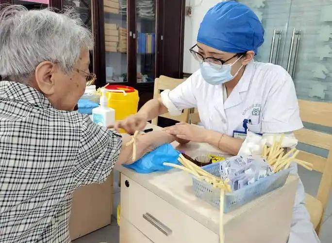 国家出手，老年体检“流水线”被叫停...... 事情开始于国家卫健委在202