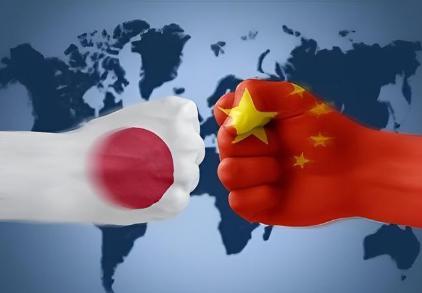 如果打日本，要打，就得狠狠打，打服它！要么不动手，一旦动手就必须快准狠，一锤定音