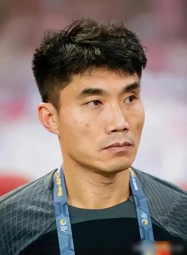 尽管足协严罚了郑智，但青岛西海岸不会让郑智下课的，否则，这不符徐老板用人不疑，疑
