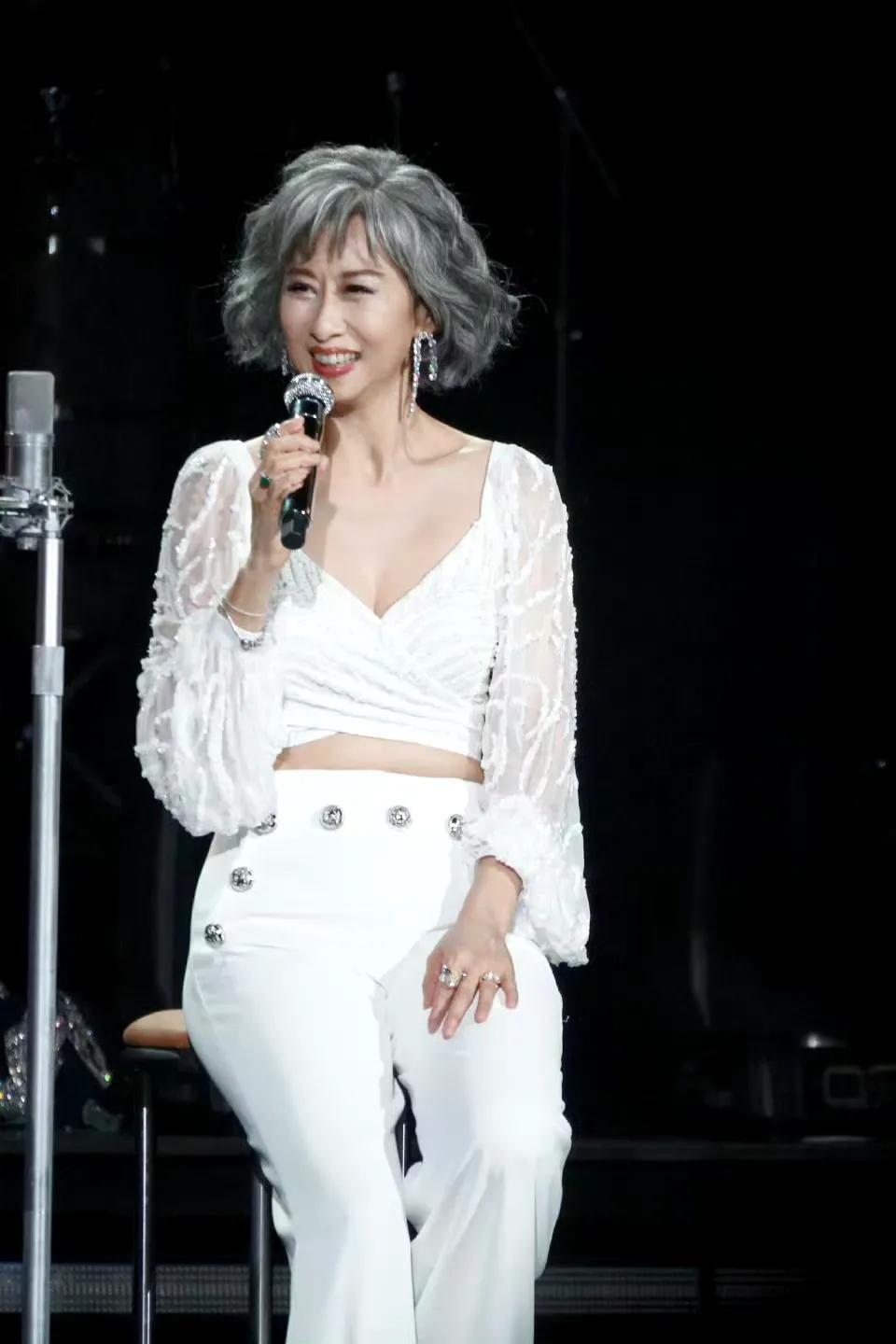 林子祥上辈子肯定拯救了银河系！常言道：婚姻历来讲究门当户对，俊男靓女。但是