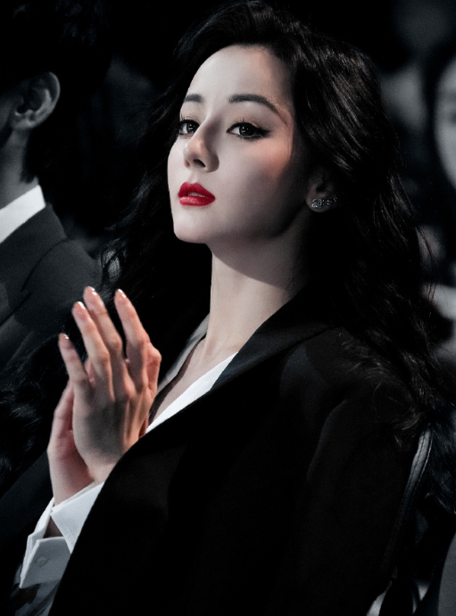 宇宙众生哀苦中，你就是那一星半点的可爱