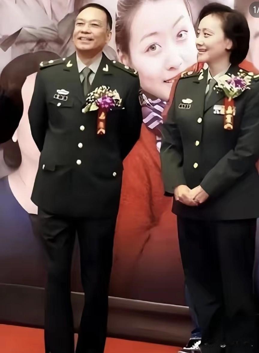 刚得知他们俩是真正的夫妻。以往常在荧幕上看到他俩搭档出演电影、电视剧，还以为只是