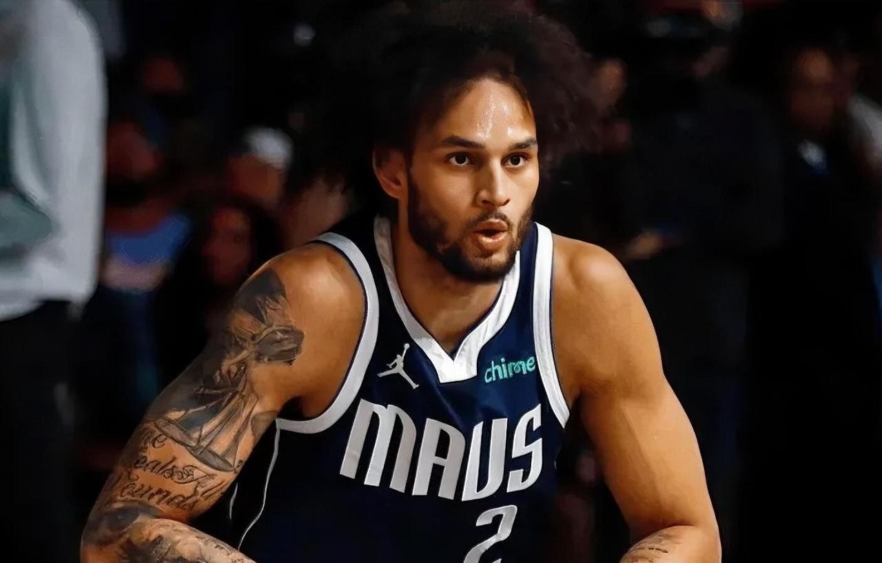 独行侠喜从天降，莱夫利终于复出了！根据名记Shams的报道，独行侠首发中锋德雷