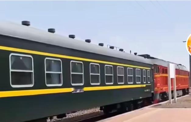 绿皮炼还是东北人坐得明白在中国宽广的土地上，绿皮火车始终占据着一席特殊的地位