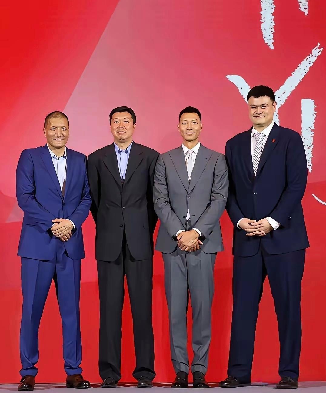 这么一看，姚明也不是很高啊[捂脸哭]