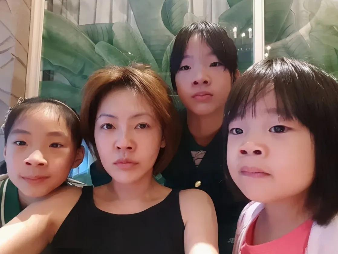 小s知道婆家想要孙子，奈何生了3个女儿，和母亲命运一样，但算命的却说：“你是四个