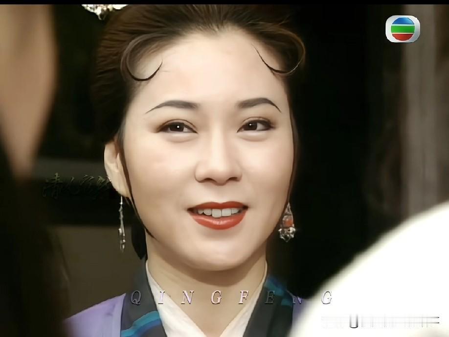 不少人说神雕侠侣魏秋桦版黄蓉妆造显老气，可我越看越对味，这版中年黄蓉藏着独一份