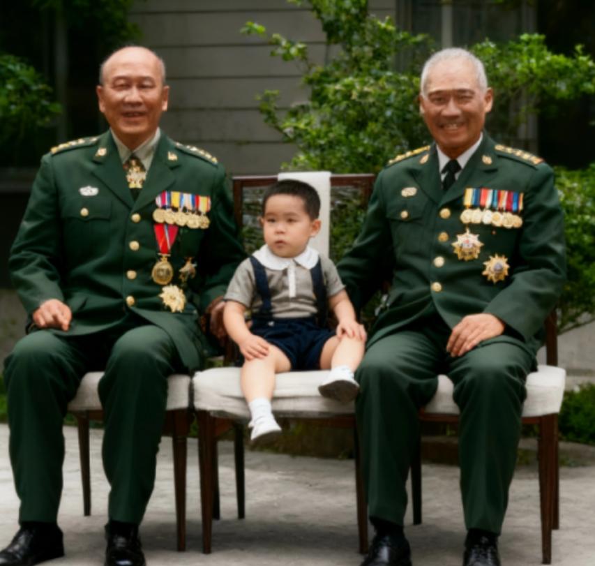 这个小孩叫白法圣，爷爷是白崇禧，外公是顾祝同，在很多人的眼中，顾祝同和白崇禧不是