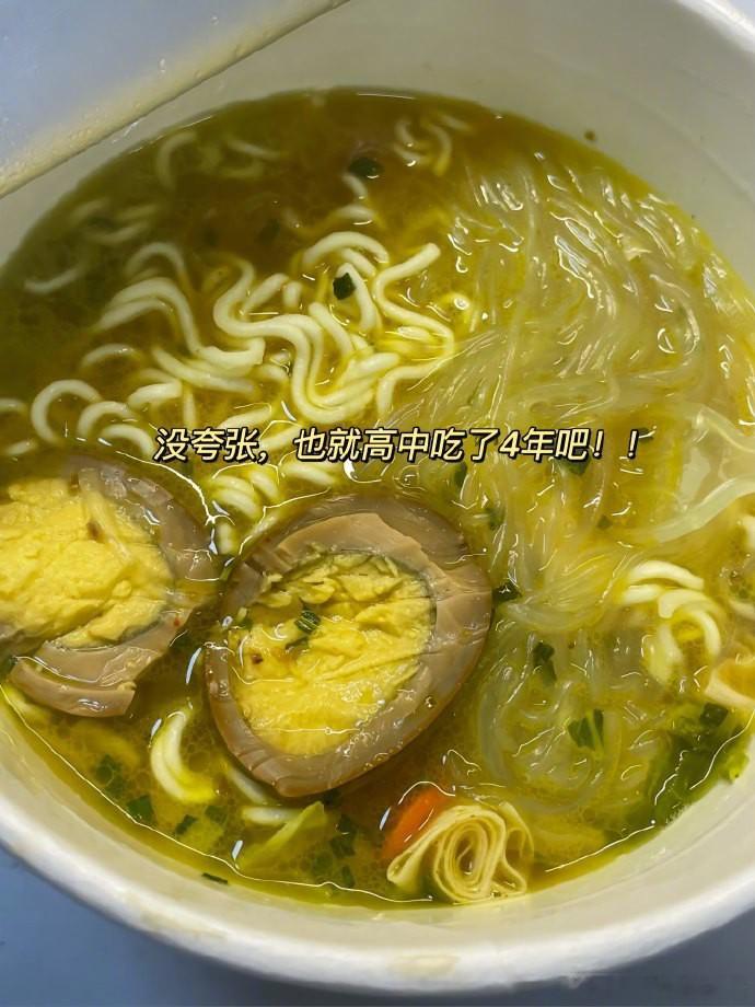 这些速食真的就是一口惊艳！！怎么可能忍住不吃嘛~~~​​​​​​