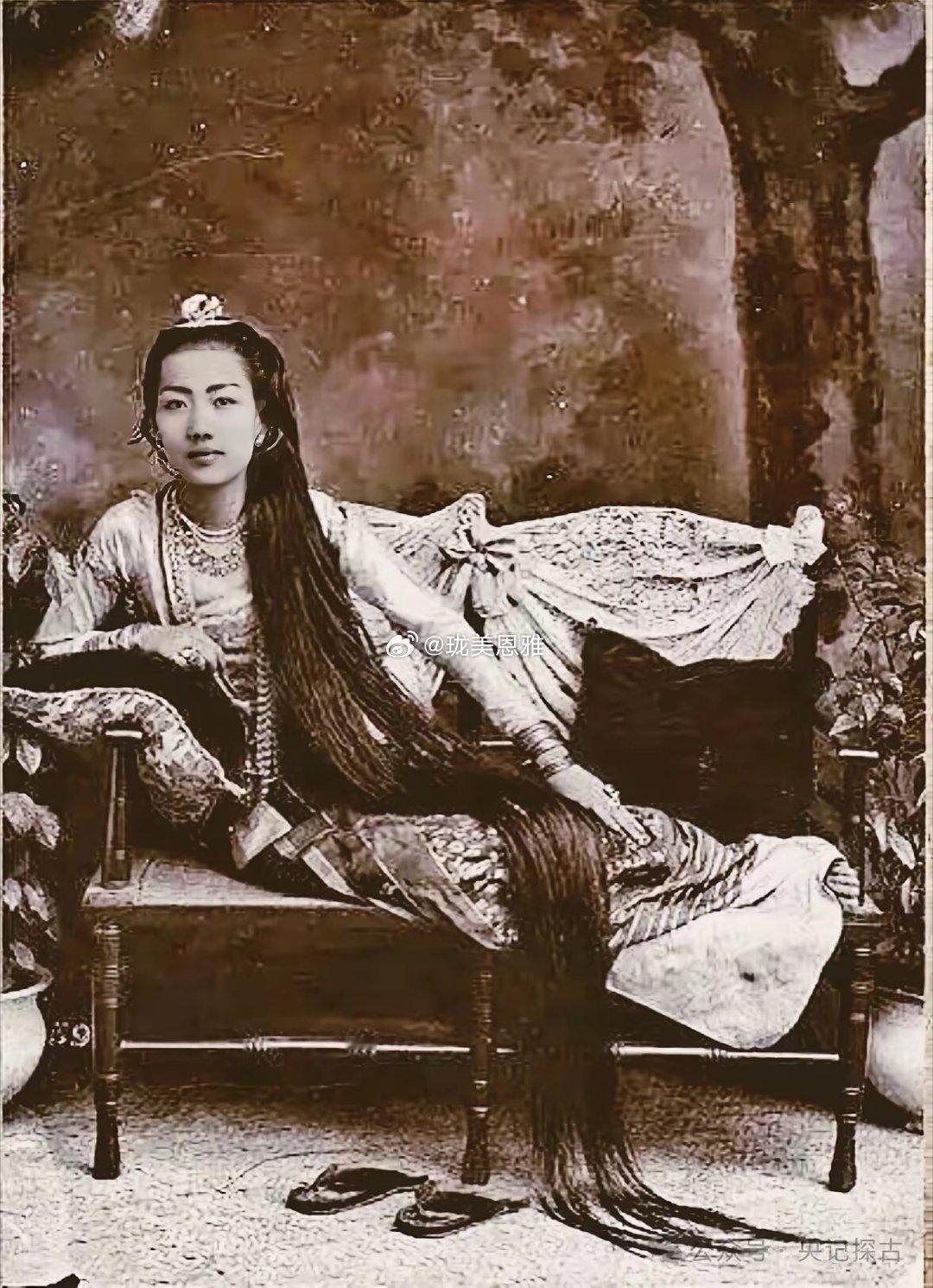 百年前拍摄的贡榜王朝公主的长发