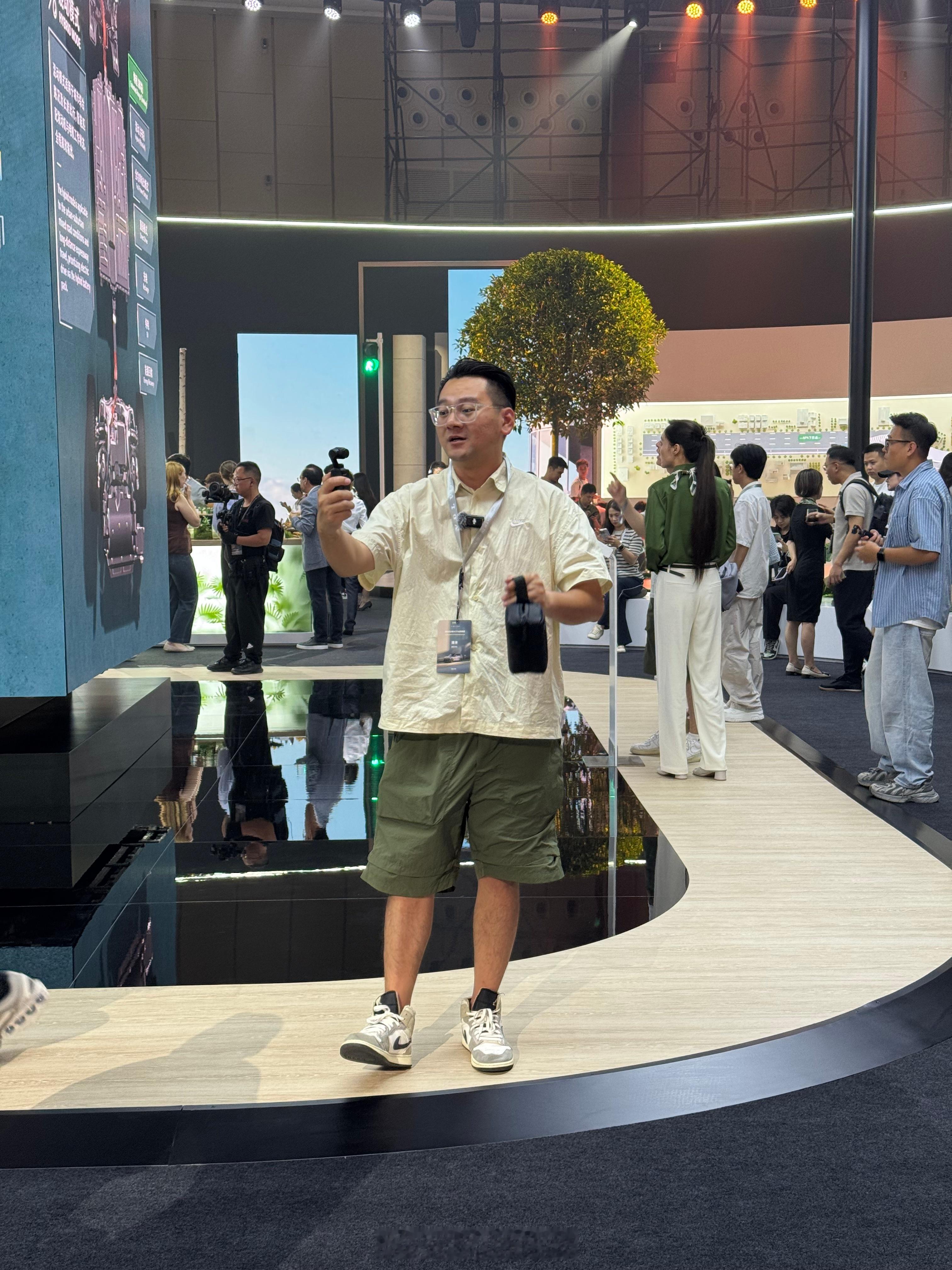 工作照来两张！工作日记我的日常plog车评精选​​​