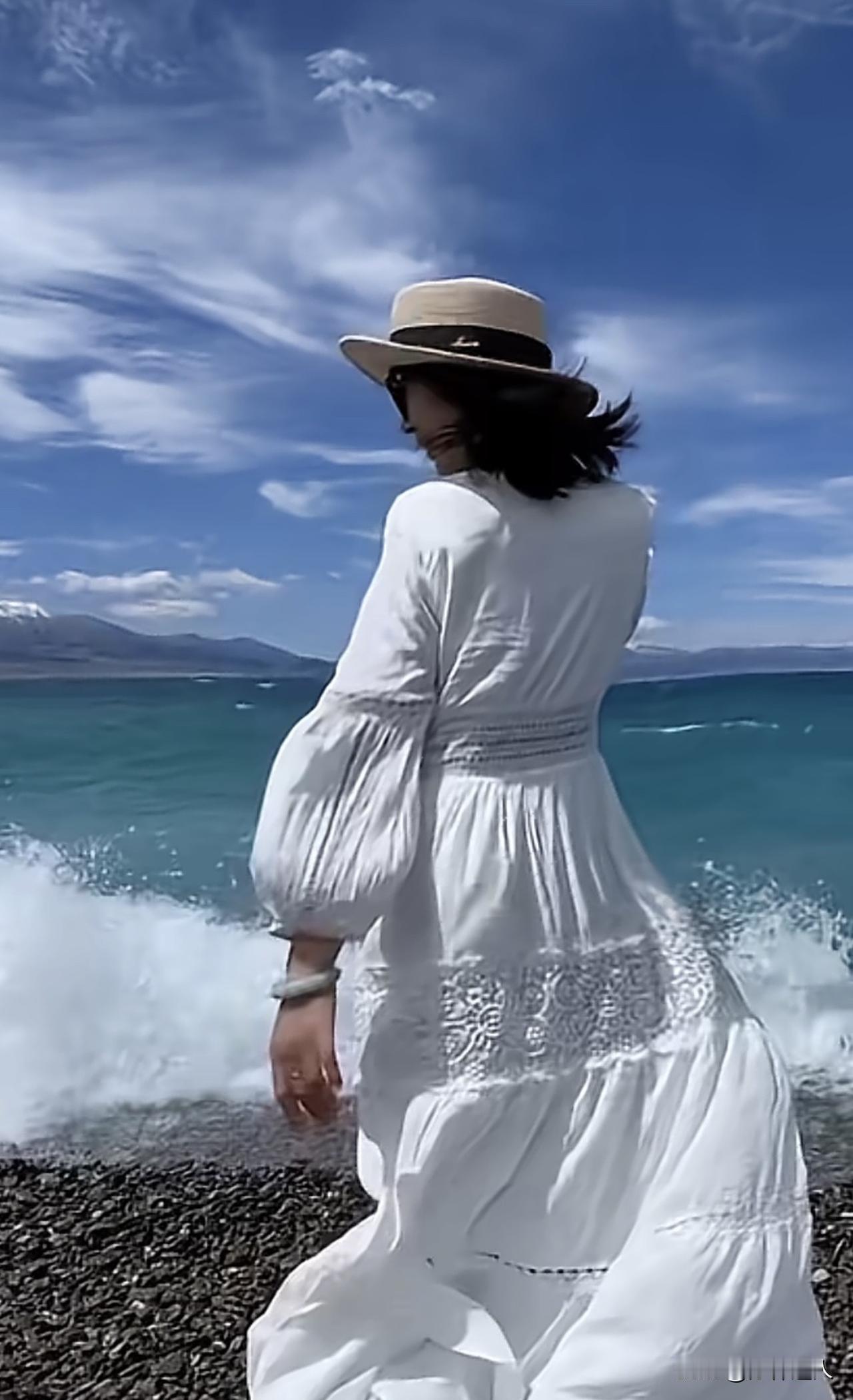 新思维·宇宙说明书：教你使用，非教你占有清晨，在宇宙岛喝茶，赏花，阅读“宇宙