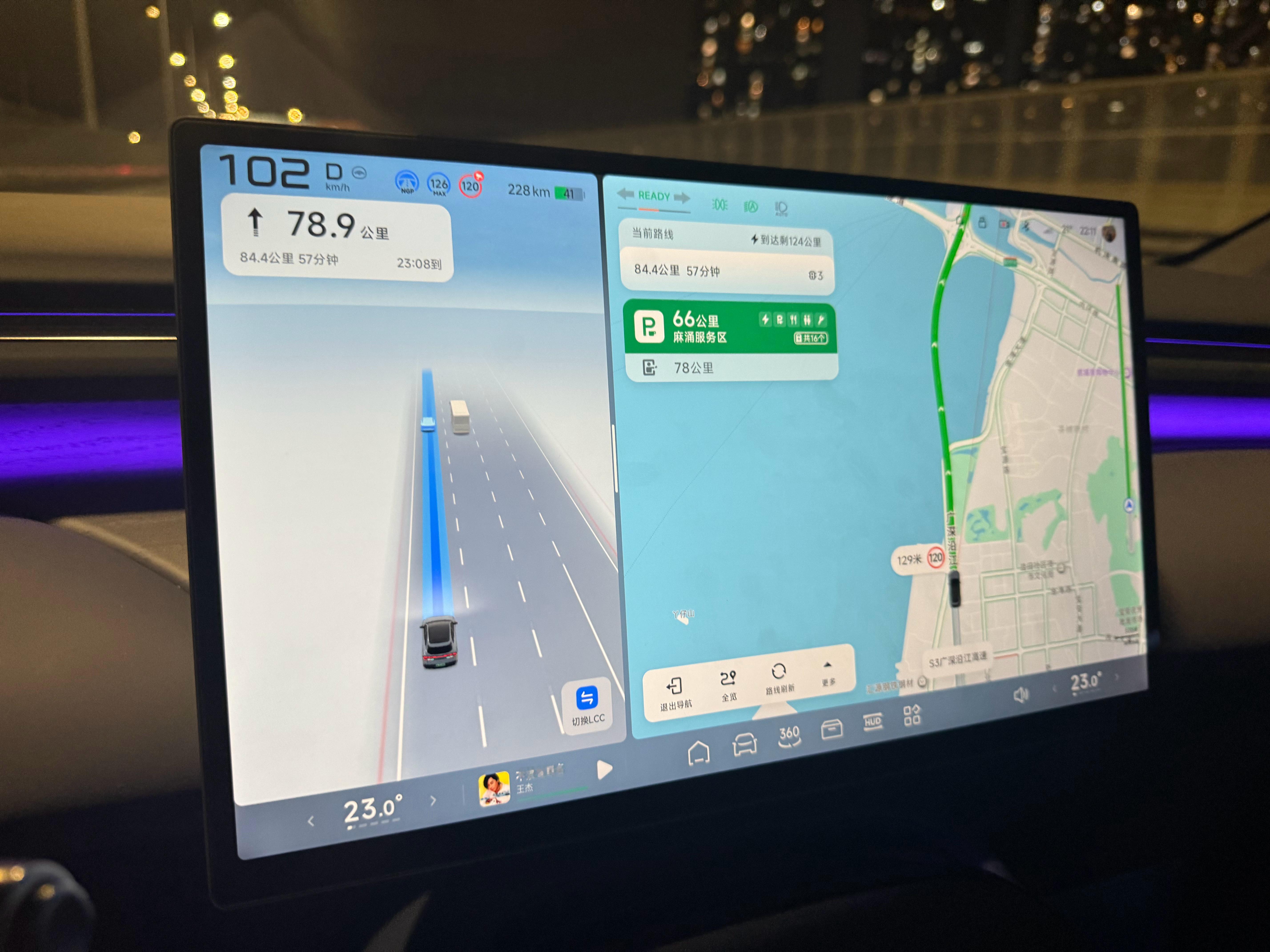 吐个槽，小鹏的大屏在辅助驾驶状态下，可以分为SR+导航，如图一，这很正常，大家