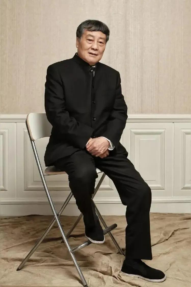 宗庆后真像朱元璋，留给子孙一个烂摊子。宗馥莉，杜建英和她的三个孩子。怎么看都像朱