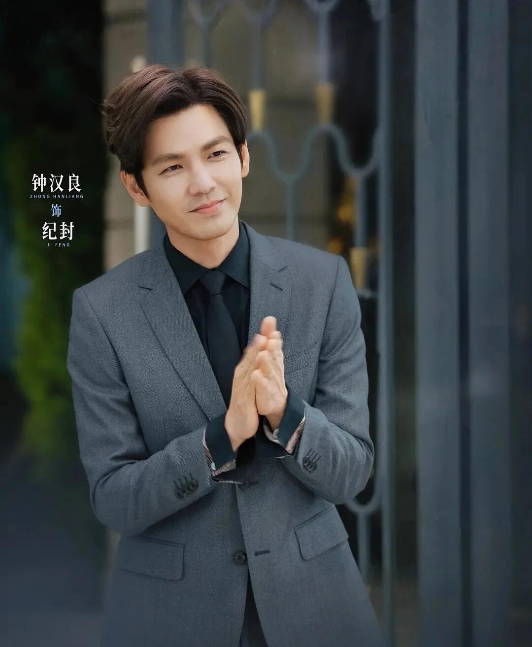 天涯四美钟汉良严屹宽好六同框审美是主观的，天涯四美的帅气却是客观的，这么久没见，